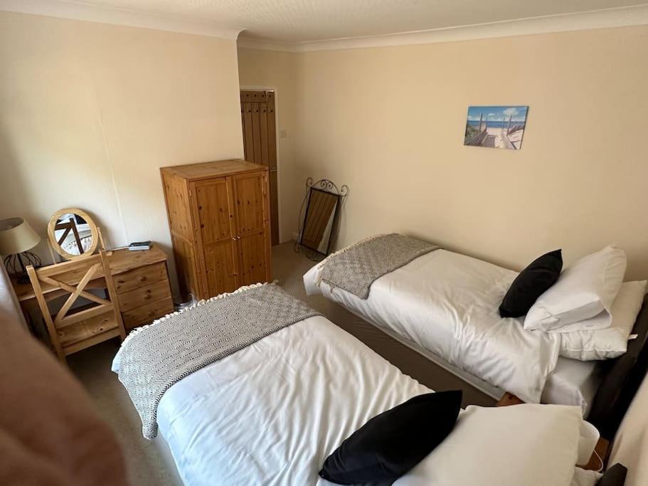 Offa'S Lodge Family Home Quiet Area With Sea Views Prestatyn Kültér fotó