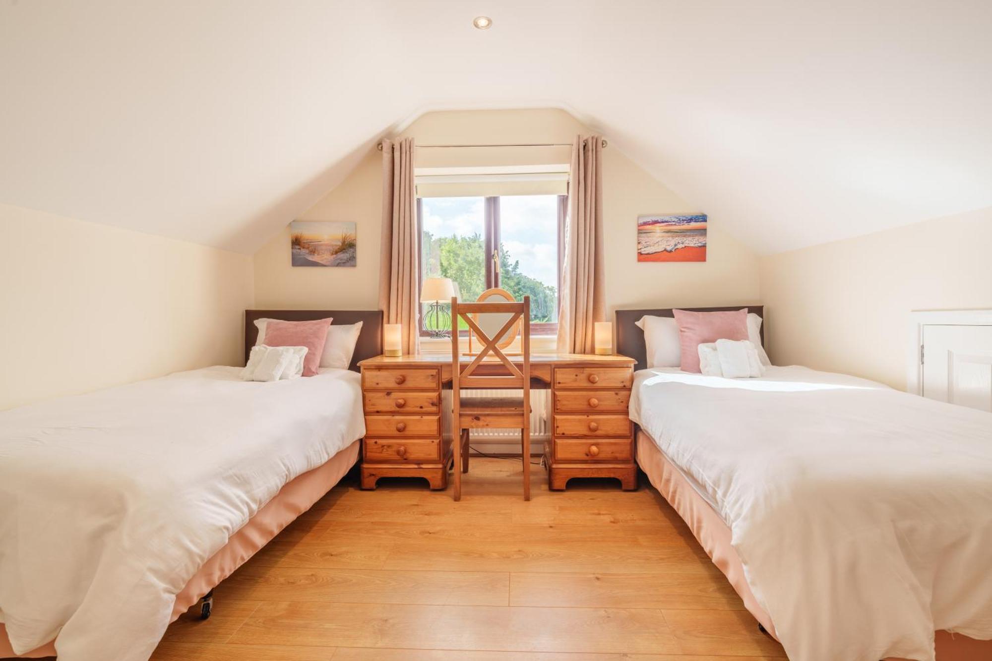 Offa'S Lodge Family Home Quiet Area With Sea Views Prestatyn Kültér fotó