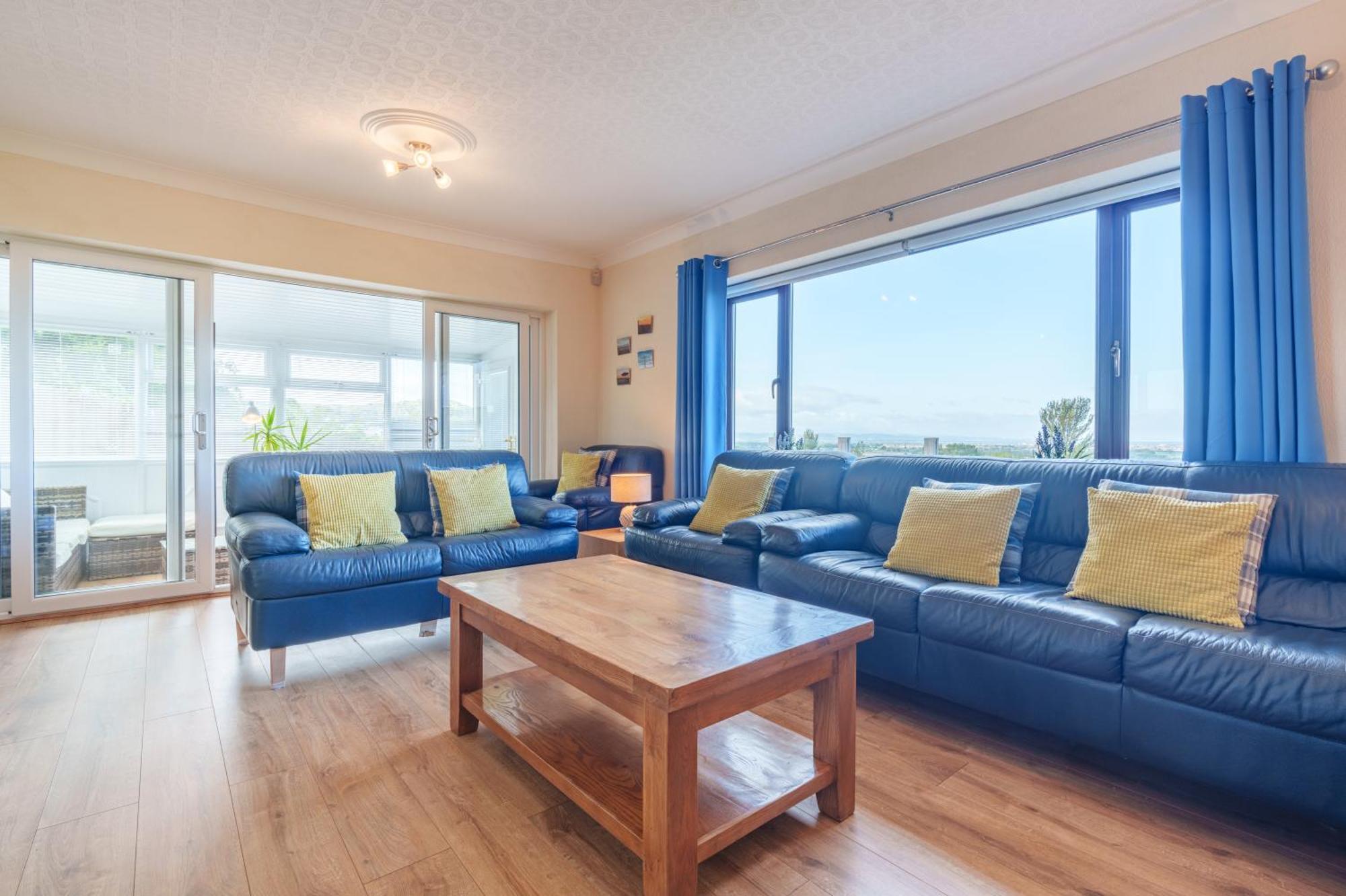 Offa'S Lodge Family Home Quiet Area With Sea Views Prestatyn Kültér fotó